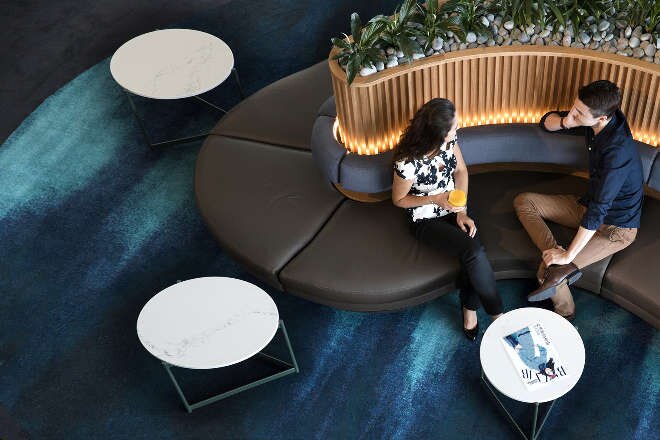 Women in Qantas lounge