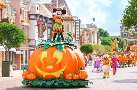 Mickey Mouse parade at Hong Kong Disneyland