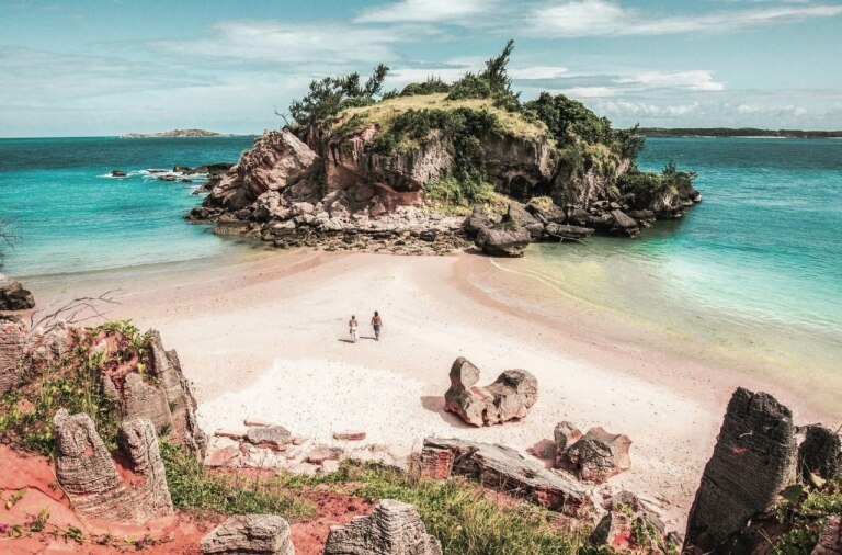 Ngalarrkpuy (Lonely Beach) on the Miwatj (East Arnhem Land)