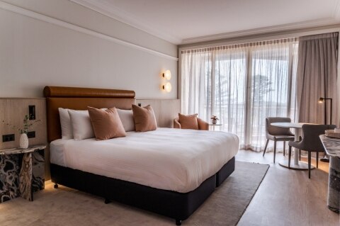 Crowne Plaza Terrigal Pacific King room interiors