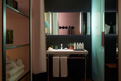 Grand Hotel Central, Barcelona bathroom