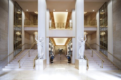 An iconic hotel reopens in the heart of Manhattan 